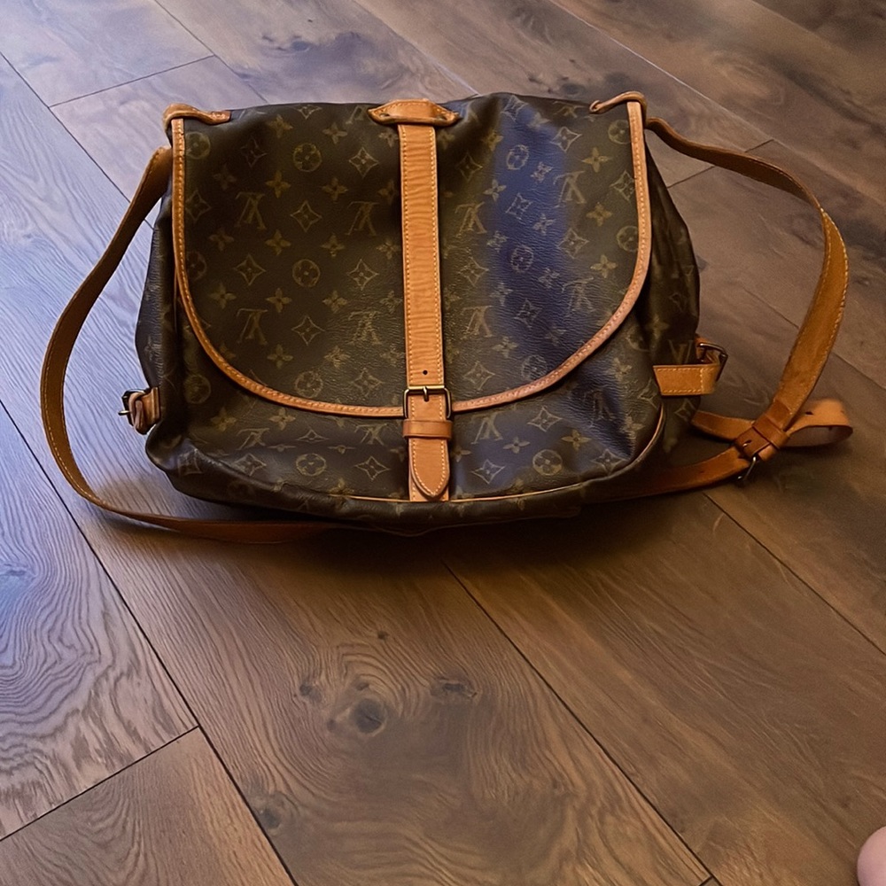 AUTHENTIC Vintage Louis Vuitton Saumur AR1910 Shoulder Bag